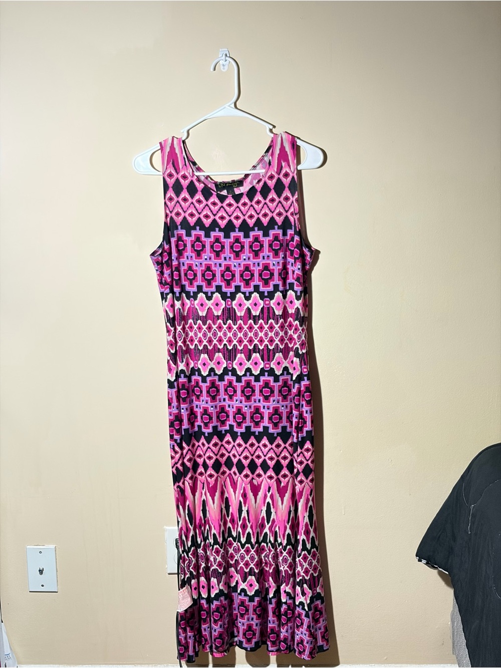 DN Design Size 12 Sleeveless Pink Geometric Maxi Dress with Bold Pattern